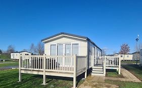Luxury 8 Berth Caravan With Hot Tub & Starlink At Tattershall Lakes